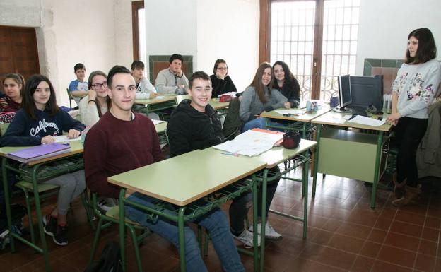 Alumnos del IES Duque de Alburquerque en una de las aulas. /Mónica Rico