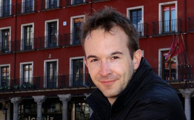 Andrew Gourlay, en la Plaza Mayor de Valladolid. /Henar Sastre