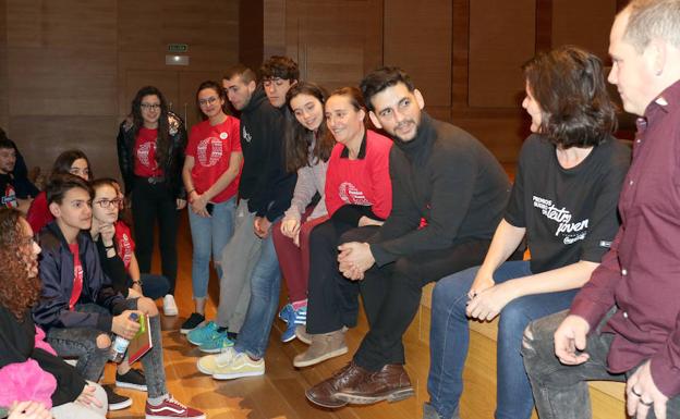 Fran Perea, durante el taller impartido a los alumnos de la Escuela de Arte Dramático. /Henar Sastre