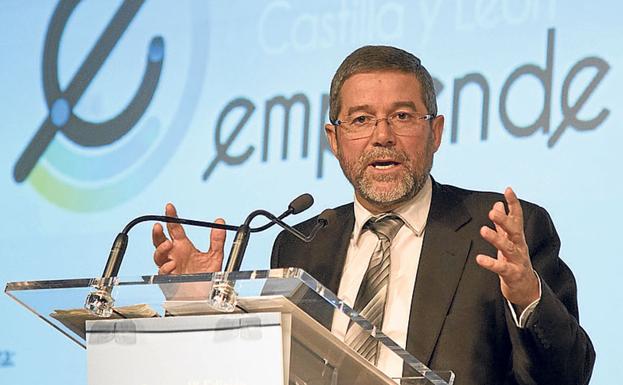 Carlos Magdaleno, ayer durante su intervención /