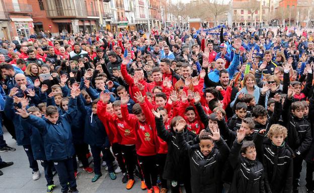 Los participantes, en la Plaza de Medina/Montse Álvarez