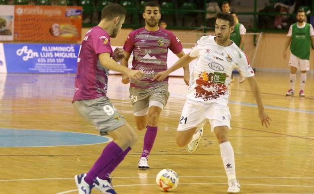 Sergio, durante e partido disputado frente al Palma Futsal en el Pedro Delgado./A. de Torre