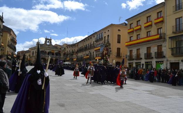 La procesión del Paso a la Agonía en la Plaza Mayor de Ciudad Rodrigo. /S. G.
