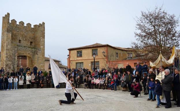 Revoloteo del estandarte. /Marisa Franco
