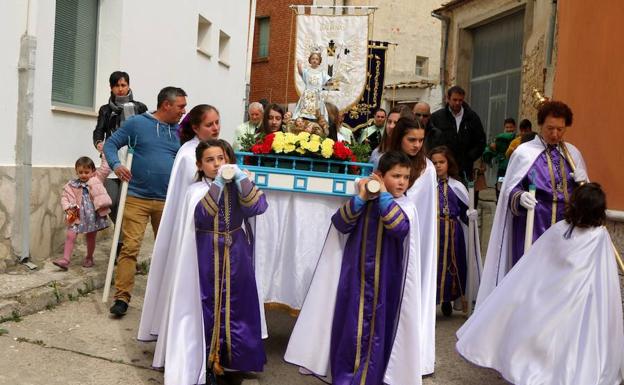 Los niños, protagonistas de la Procesión del Encuentro. /Luis Antonio Curiel