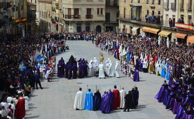 Otro momento de la procesión en El Registro. /S.G.