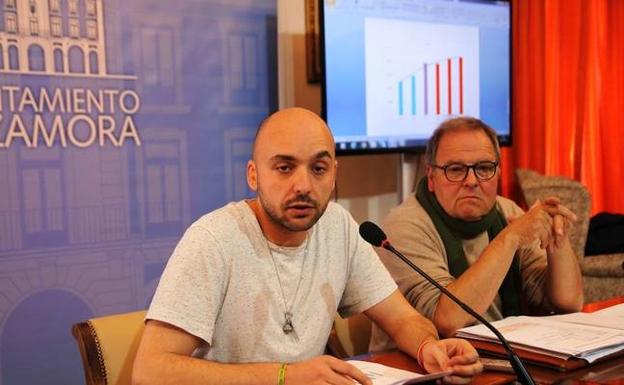 Los concejales Manuel Alesander Alonso y Christoph Strieder, en la sala de comisiones del Ayuntamiento de Zamora./El Norte