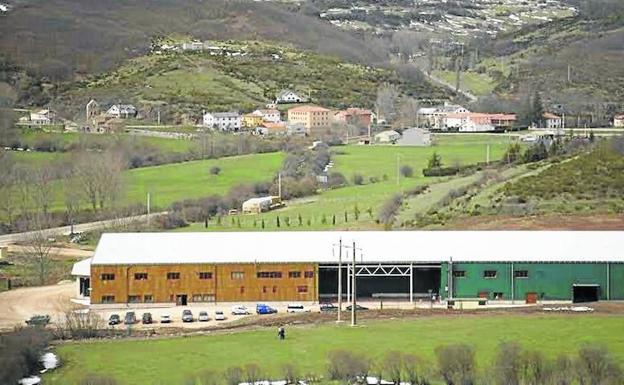 Embotelladora de La Pernía./El Norte