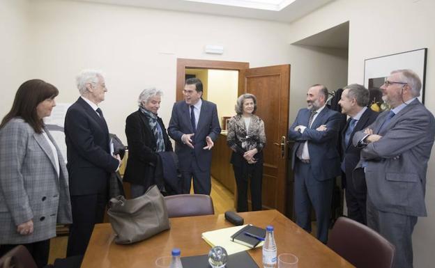 Los miembros del jurado de Premio de las Ares 2017 de Castilla y León, en su primera reunión. /JCYL