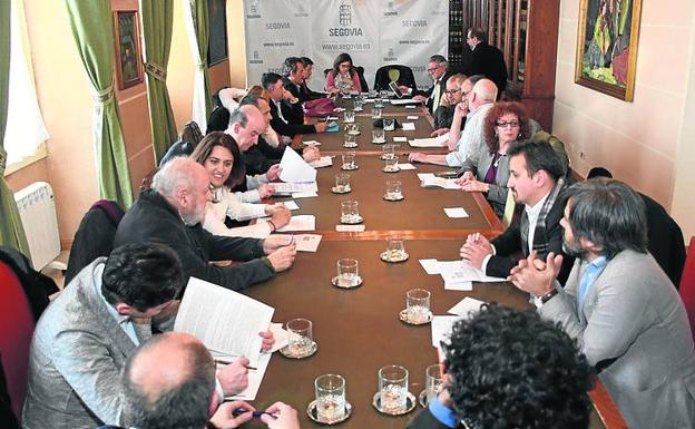 Reunión del jurado, ayer en Segovia. /A. de Torre