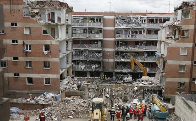 Estado en el que quedaron los edificios tras la explosión de Gaspar Arroyo el 1 de mayo de 2007./Gabriel Villamil