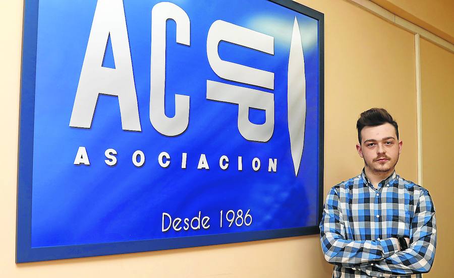 Adrián Gutiérrez en la sede de la ACUP. /Marta Moras