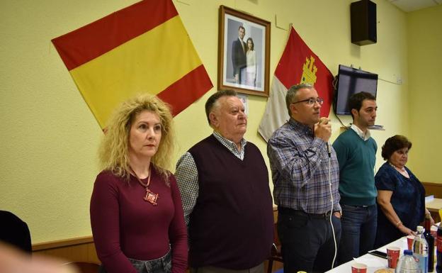 El alcalde se dirige a los jubilados en el hogar. /WORD