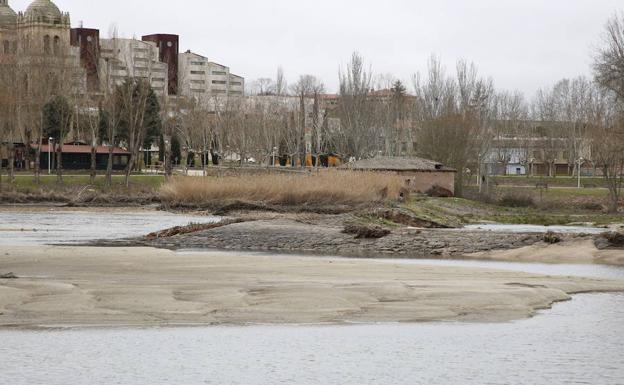 Aspecto que presenta actualmente el río tras la bajada del caudal. /LAYA