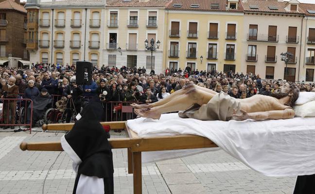Función del Descendimiento, en la plaza de la Catedral./Marta Moras