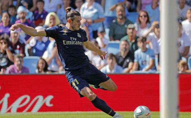 Bale remata a puerta durante el partido ante el Celta./EFE