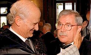 Joaquín Giménez García (derecha), tras ser nombrado magistrado de la Sala de lo Penal del TS. / Archivo/