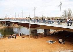 Inauguración del nuevo puente de Santa Teresa, que une el barrio de La Rondilla con la zona de El Cabildo de Valladolid. / Antonio Quintero./
