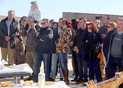 Decenas de personas asistieron a la degustación y subasta de productos curados / A. de Torre/