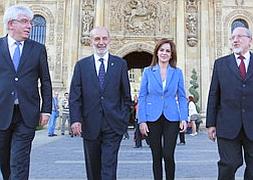 José Ángel Hermida, rector de la Universidad de León, Jaime González, exconsejero de agricultura, Silvia Clemente, consejera actual y José Valín, presidente de la CHD, ayer en León./ G. Villamil/
