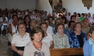 Asistentes a la misa de la patrona. / Luis Antonio Curiel/