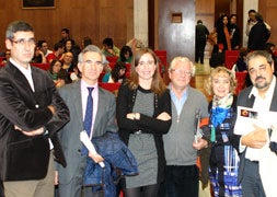 Pablo Álvarez, Javier García Escudero, Natalia Junquera, Jorge Martínez Reverte, Margarita Antón y Carlos Aganzo, ayer en el Paraninfo de la Facultad de Derecho / H. Sastre/
