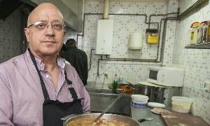 José Luis Vaquero, en la cocina del restaurante Dakota. / M. Á. Santos/