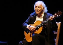 Amancio Prada durante el concierto. / G. Villamil/