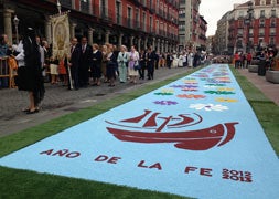 Llegada de la procesión de la Virgen de San Lorenzo a la Plaza Mayor de Valladolid./ R. Gómez/