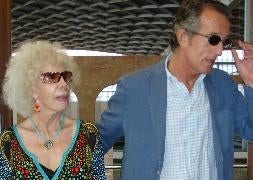 La duquesa de Alba y su marido, en su visita a La Olmeda en 2010. / El Norte/