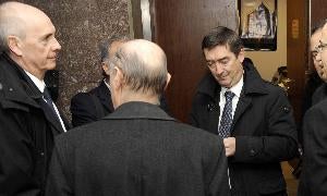 Los acusados en el proceso por la Ciudad del Golf, antes de entrar en la sala de vistas. / Ricardo Otazo/