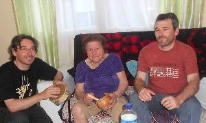 Con los instrumentos de toda la vida. / El Norte/