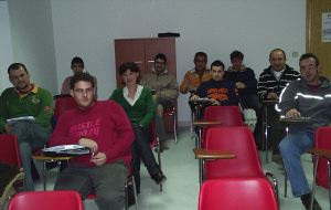 Asistentes al curso de Encargado de Bodega desarrollado en Peñafiel. / R. R./