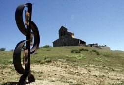 'Ursi', de Feliciano Álvarez, alto de los Castillos. A la derecha, 'Jabalí', de Isidro López, en Villabellaco./