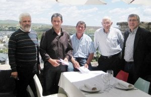 Los alcaldes promotores de la iniciativa. ::
EL NORTE/
