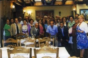 Los asistentes a la cena de los quintos de 1966. ::
EL NORTE/