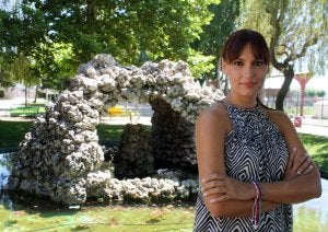 La presentadora Carolina Casado, en el parque de Nava de la Asunción. :: F. DE LA CALLE/