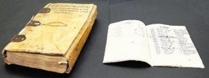 Libro de cuentas de la casa de expósitos del año 1804, en el Archivo Provincial. :: A. QUINTERO/