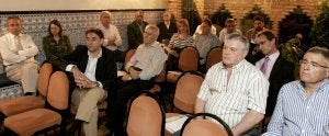 Algunos de los asociados de Aecopa, duranta la asamblea general que celebraron ayer en el reastaurante Chapó de Palencia. ::
FOTOGRAFÍAS DE VÍCTOR HERRERO/