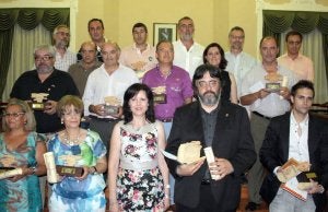 Foto de familia de los premiados. ::
P. C./