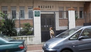 Fachada del convento-colegio Nazaret, una de las comunidades religiosas asaltadas por el reincidente. :: ANTONIO QUINTERO/
