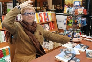 Luis Antonio de Villena, durante la presentación de su libro en Oletvm. ::
HENAR SASTRE/