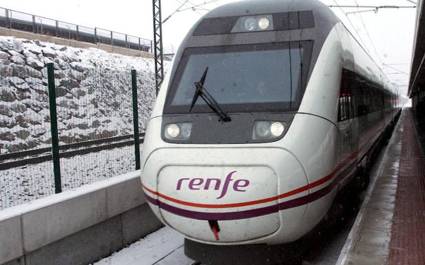 La Policía de Segovia rescata a 80 viajeros en la estación ...