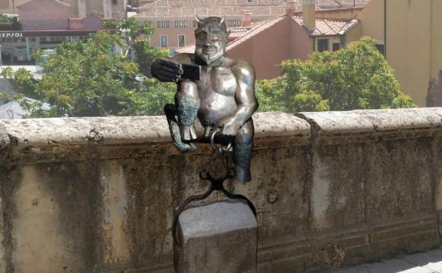 Diablillo diseñado por el escultor José Antonio Abella. /El Norte