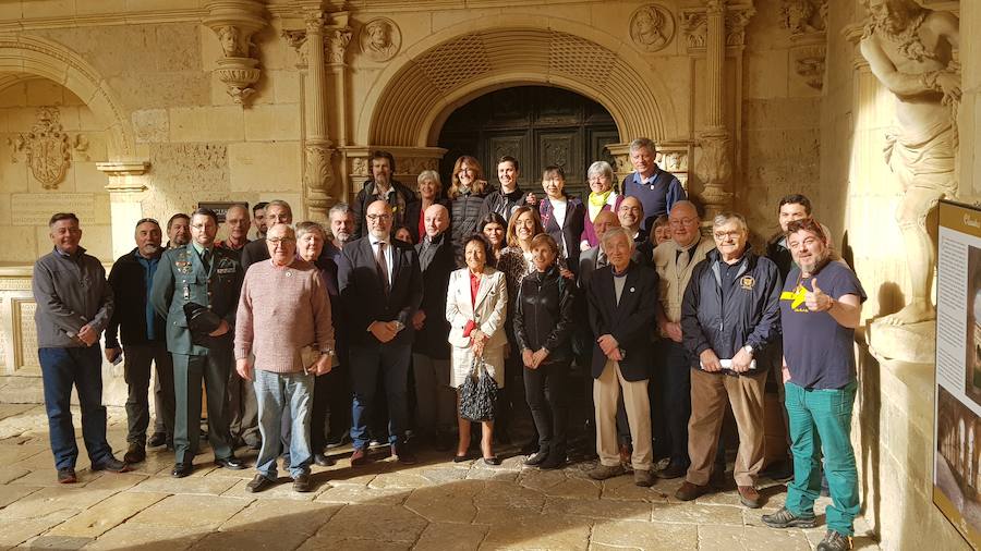 FotografÃa de familia en el Monasterio San Zoilo de Carrión de los Condes. /El Norte