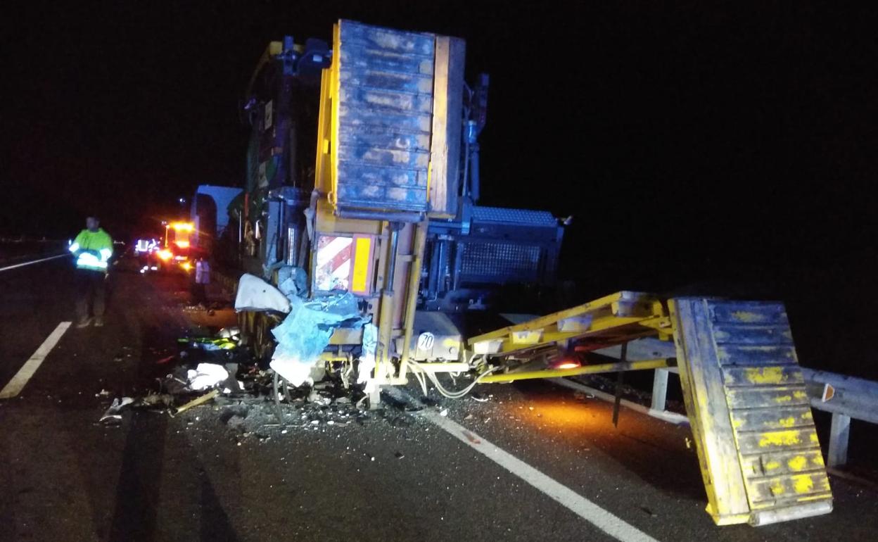 Un Camionero Salmantino Y Un Menor Bulgaro Entre Los Tres Fallecidos En El Accidente De Zamora El Norte De Castilla