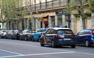 Vehículo de la Policía Nacional en Salamanca./Manu Laya