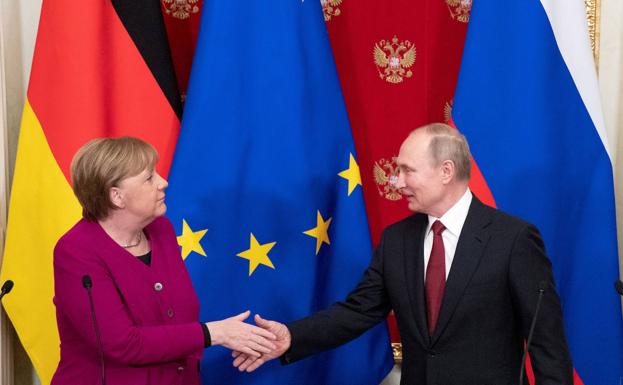La aún canciller alemana, Angela Merkel, y el presidente ruso, Vladimir Putin,este verano en Moscú. /EFE