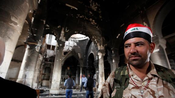 Musulmanes y cristianos protegen las iglesias liberadas en Irak de