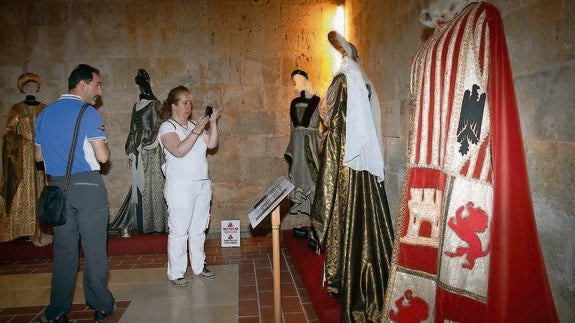 Los vestidos que desnudan a la reina | El Norte de Castilla